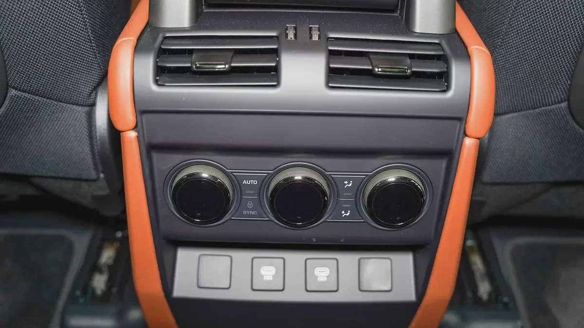2025 Land Rover Defender 110 Octa - Brand New-16-16