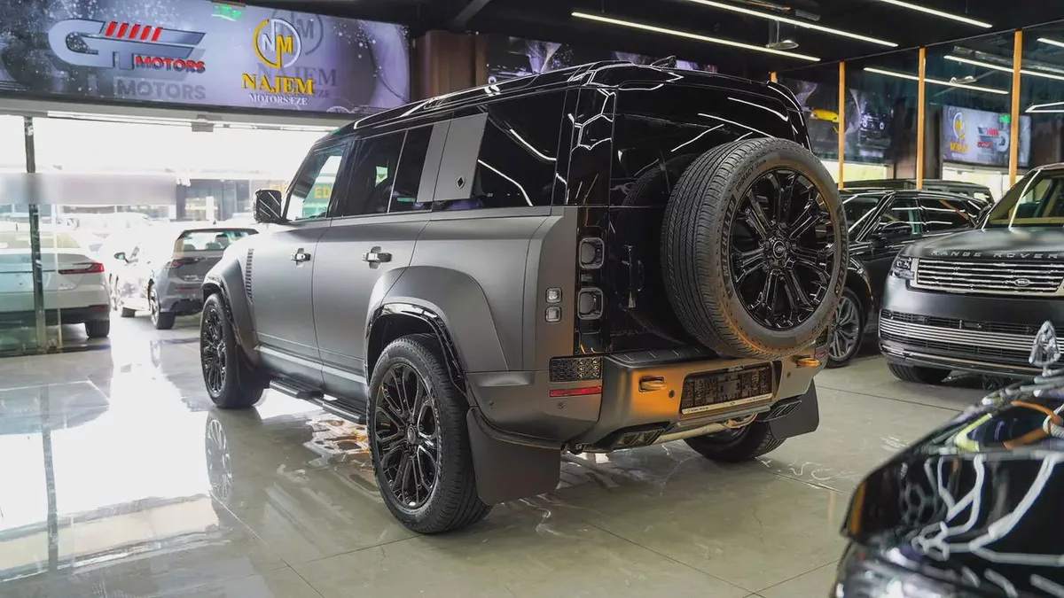 2025 Land Rover Defender 110 Octa - Brand New-5-5