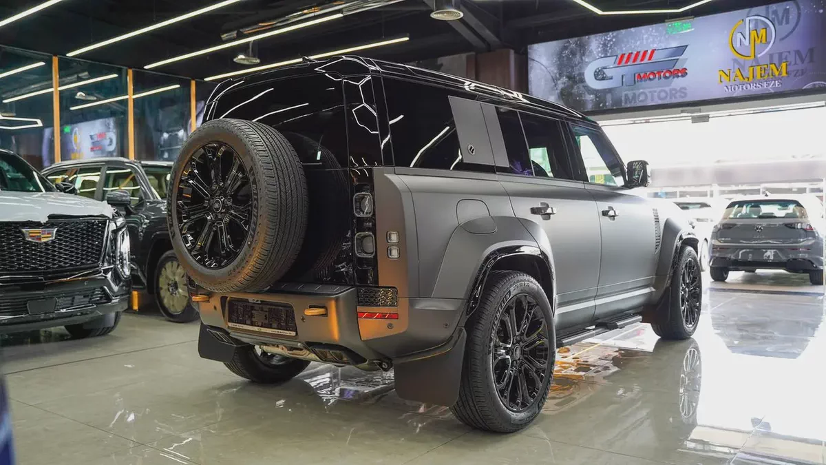2025 Land Rover Defender 110 Octa - Brand New-6-6