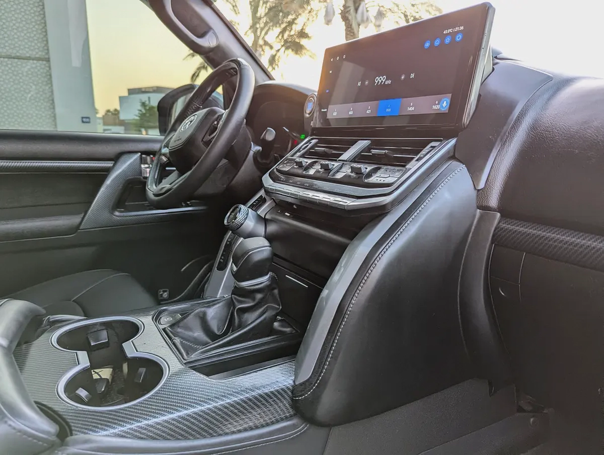 Toyota Land Cruiser GXR 2017 Facelifted 2025 With Interior and Exterior | GCC Specs | V6 Engine |