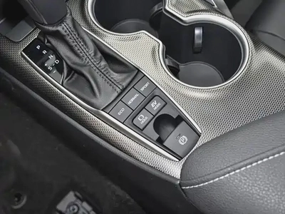 Toyota Camry MY25 Elite Edition Hybrid-10