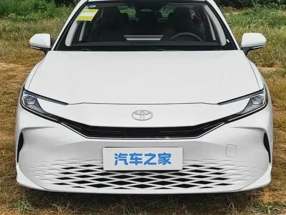 Toyota Camry MY25 Elite Edition Hybrid