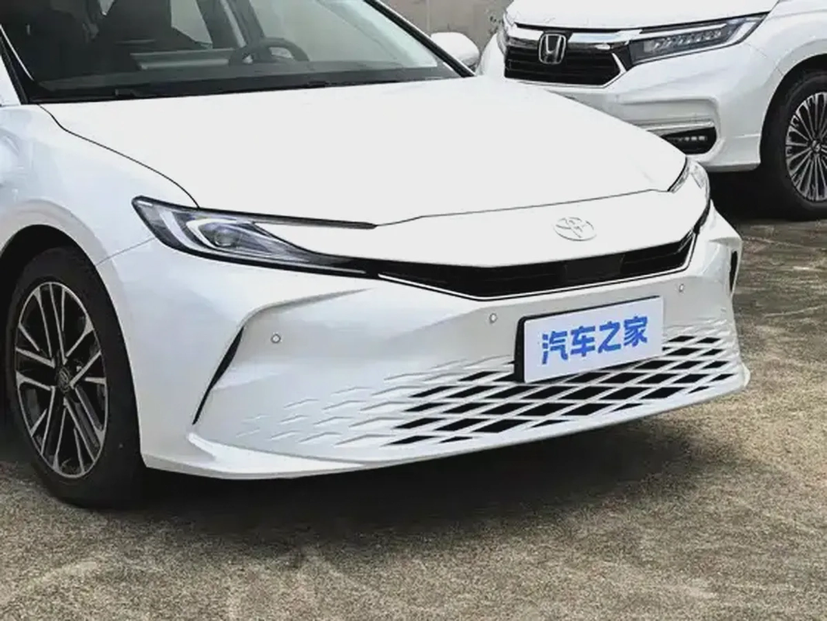 Toyota Camry MY25 Elite Edition Hybrid-3-3