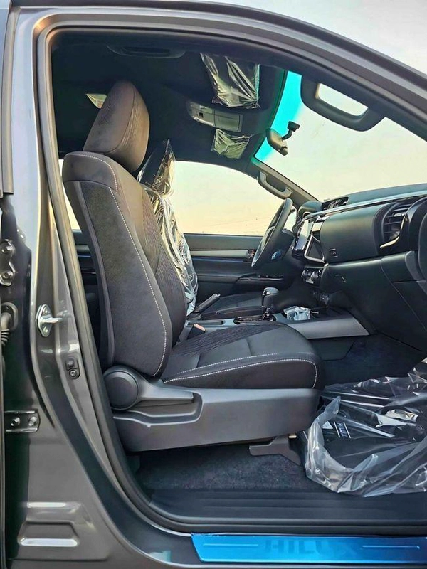 Toyota Hilux ADVENTURE  | PUSH START | 360 CAMERA | 18 AWHEELS WITH ROLL BAR | AUTO A.C (CODE #