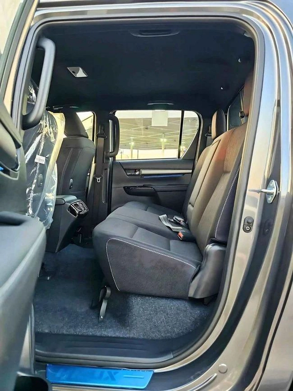 Toyota Hilux ADVENTURE  | PUSH START | 360 CAMERA | 18 AWHEELS WITH ROLL BAR | AUTO A.C (CODE #