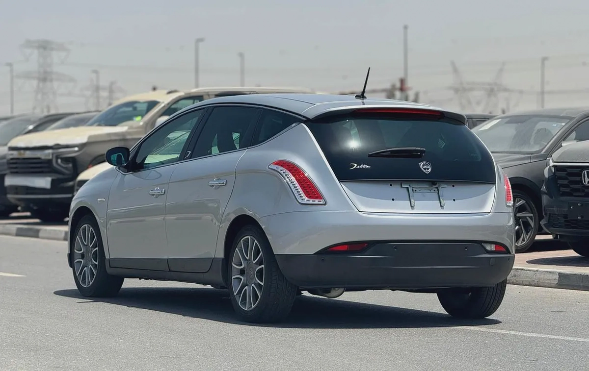 LANCIA DELTA | 2010 | 1.6 Liter | SILVER | CLEAN CAR FRESH JAPAN IMPORT-4-4