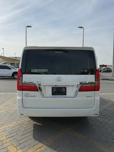 2023 Toyota Granvia Premium GCC Specs-5