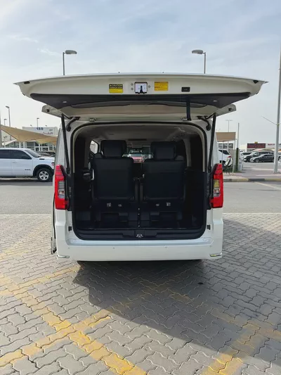 2023 Toyota Granvia Premium GCC Specs-6