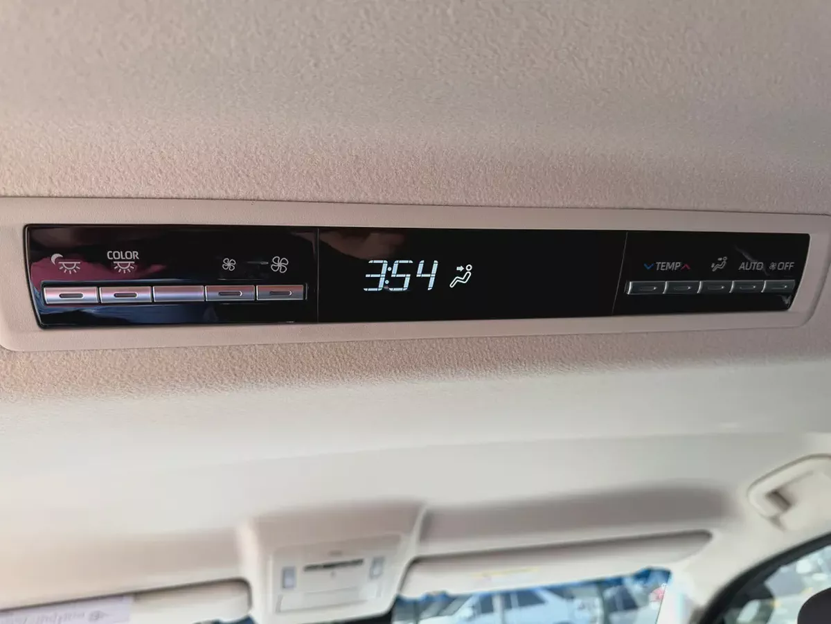 2023 Toyota Granvia Premium GCC Specs-9-9