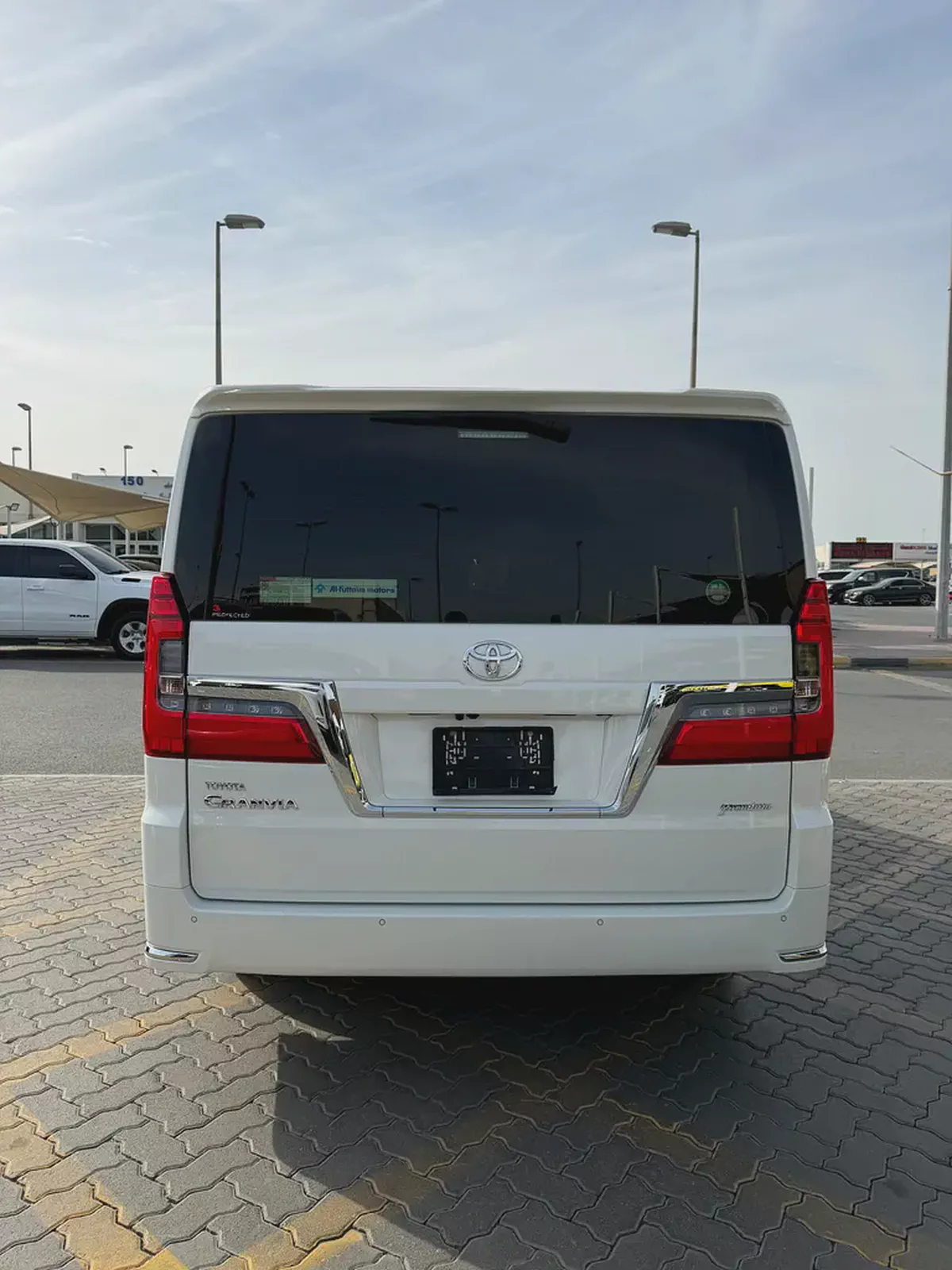 2023 Toyota Granvia Premium GCC Specs-5-5