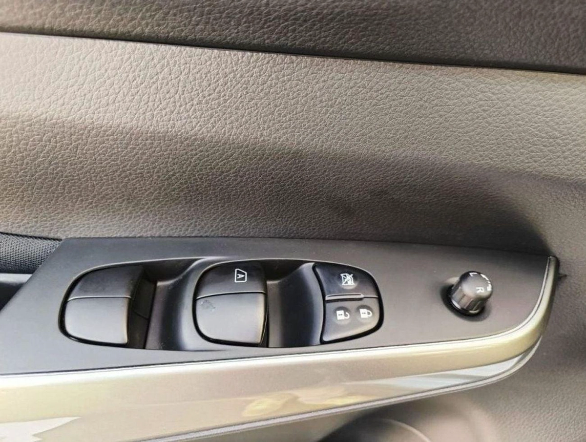 Nissan X Terra NISSAN X-TERRA 4WD SE 2.5L V4 7SEATS AT 2023-13-0
