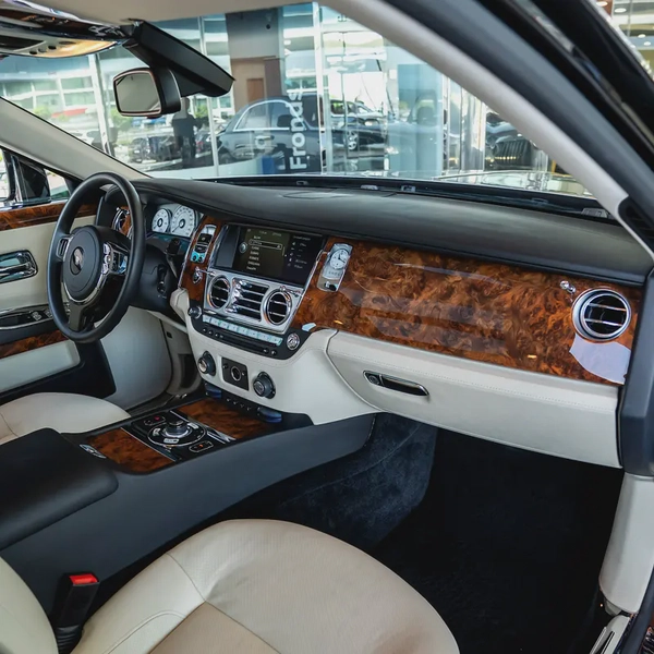 ROLLS ROYCE GHOST  2010  GCC DONE ONLY 30,000KM