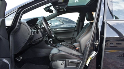 Volkswagen Golf GTI-5