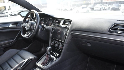 Volkswagen Golf GTI-8