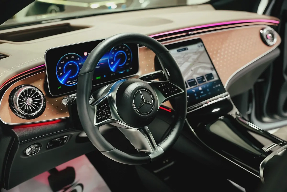 2023 Mercedes-Benz EQE 350 4MATIC | GCC Specs | Low Mileage-15-15