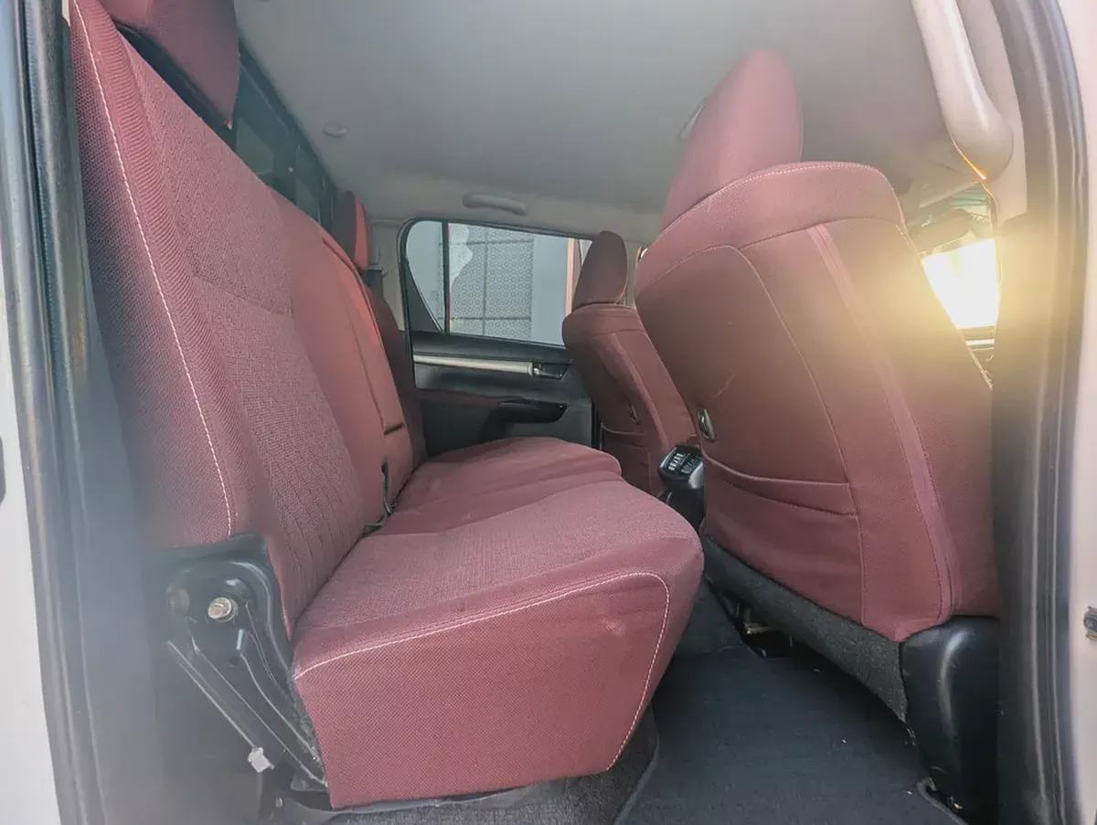 Toyota Hilux Diesel SR5 2020 GCC Specs Excellent Condition Full Option 2.8-12-12