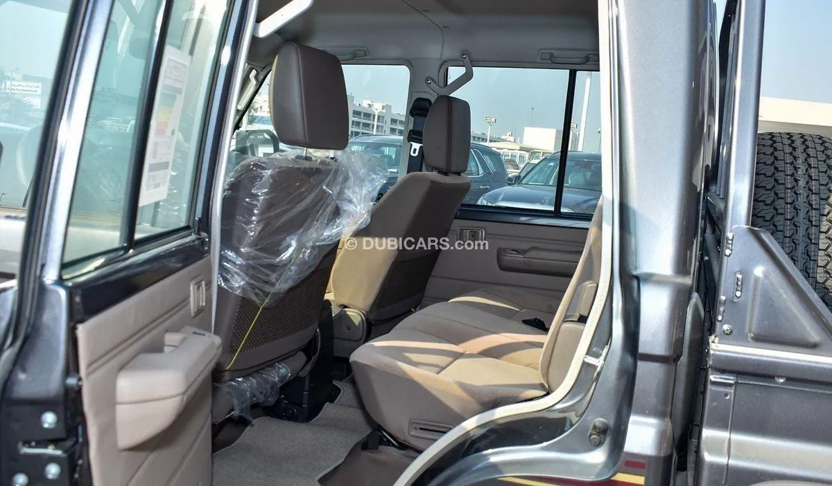 Toyota Land Cruiser 70 LC76 HT VXR HT VXR D/C AT 4.0-15-0