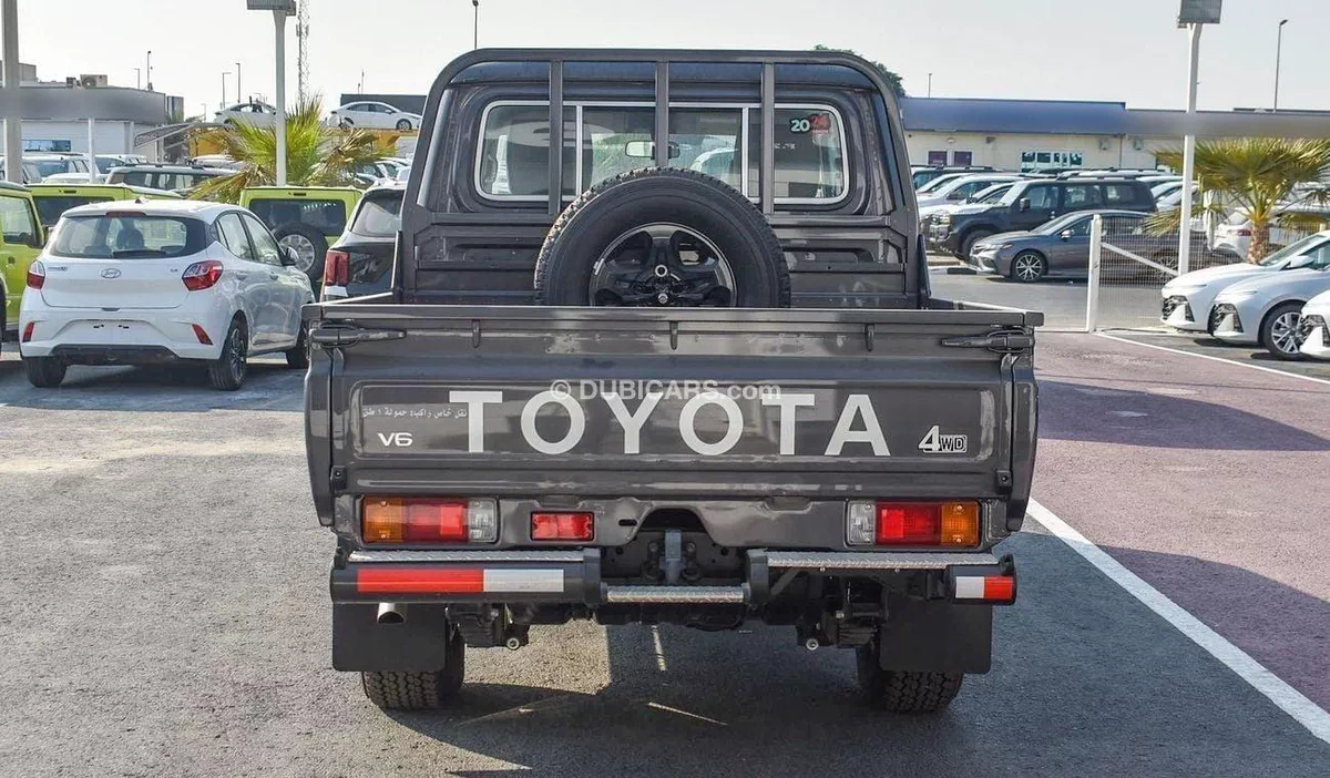 Toyota Land Cruiser 70 LC76 HT VXR HT VXR D/C AT 4.0-4-0
