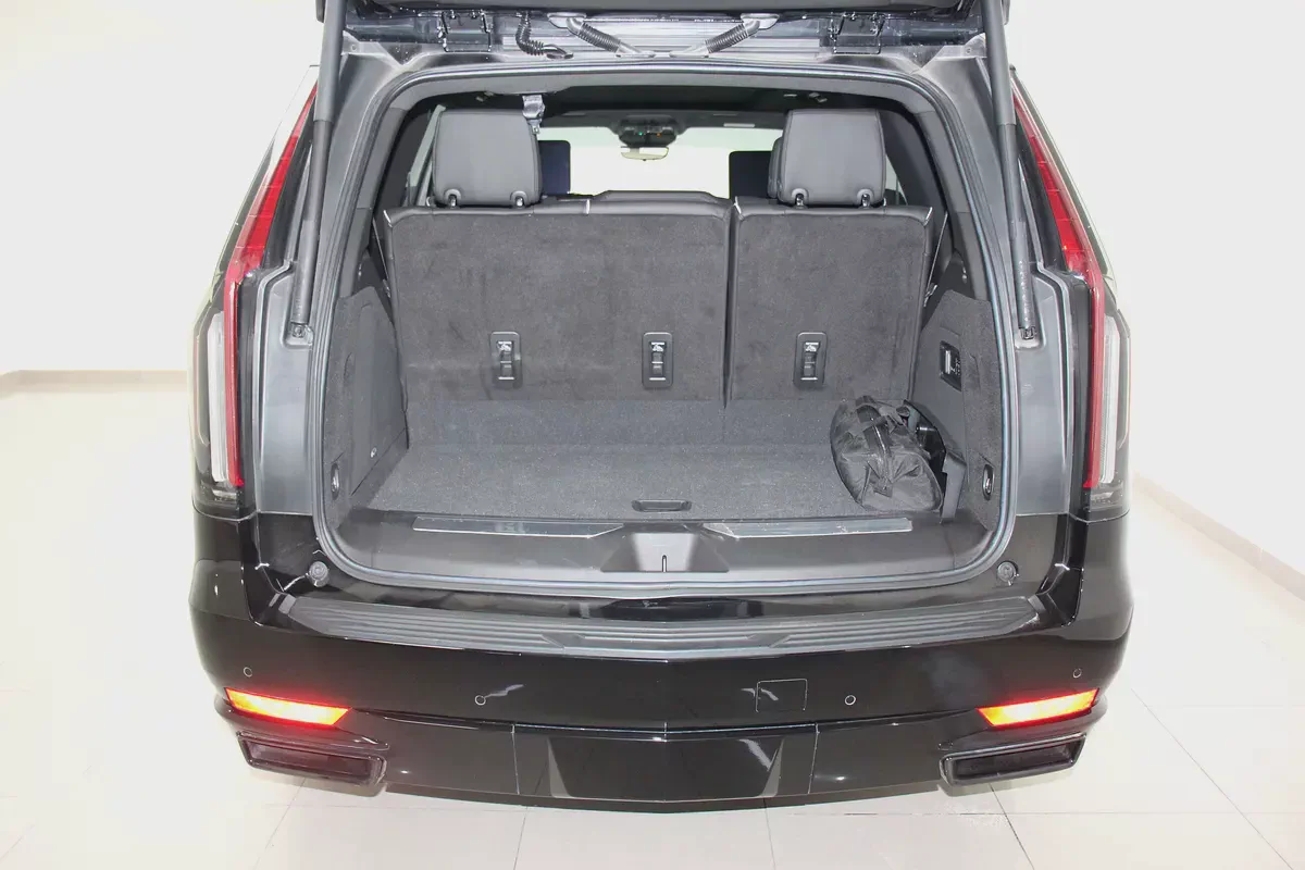 Cadillac Escalade Sport 2023 GCC Specs-4-4