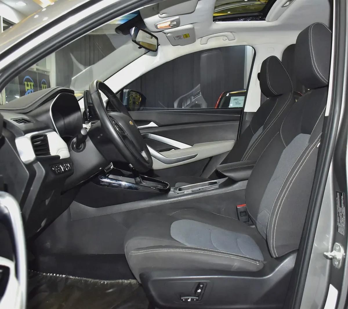 AED 753 EMi at 0% DP | Chevrolet Captiva Premier ( 2023 Model ) in Grey Color GCC Specs-9-9