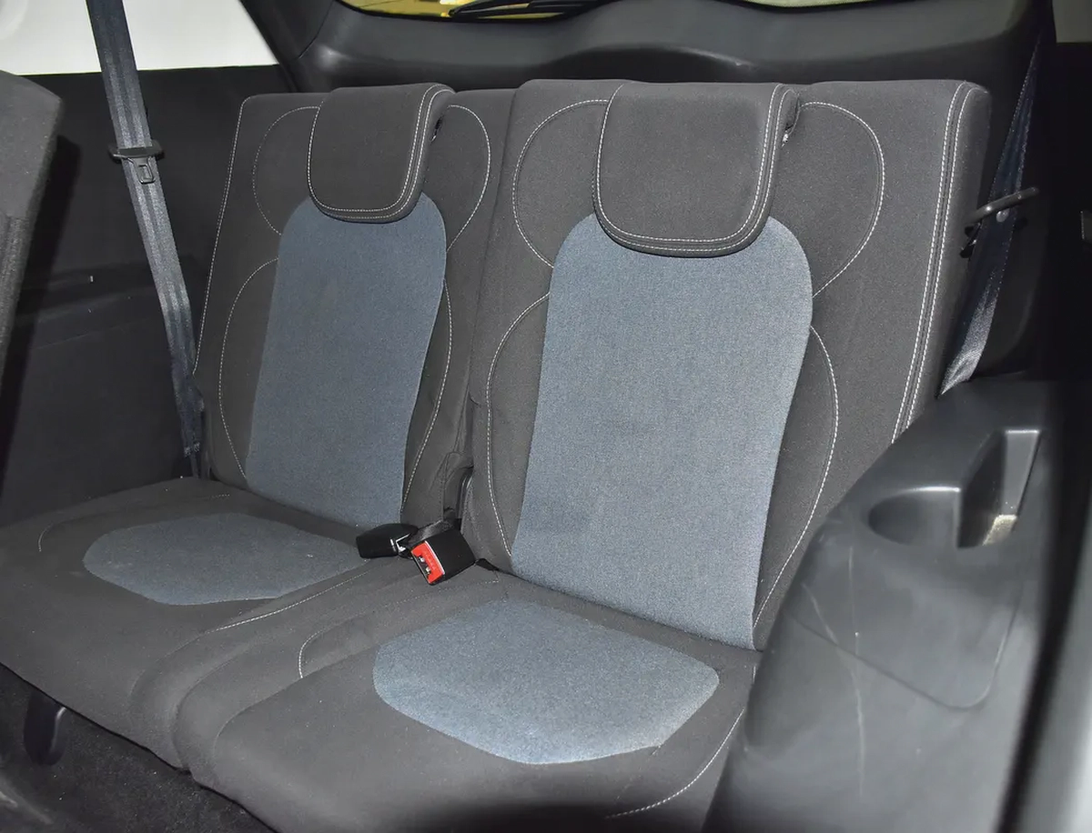 AED 753 EMi at 0% DP | Chevrolet Captiva Premier ( 2023 Model ) in Grey Color GCC Specs-15-15