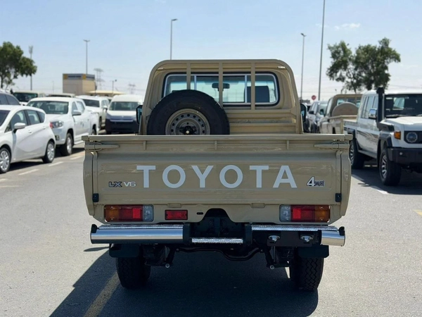 Toyota Land Cruiser Pick Up LC79 single cabina 4,0L Automatic model 2026 Basic Oman Spec