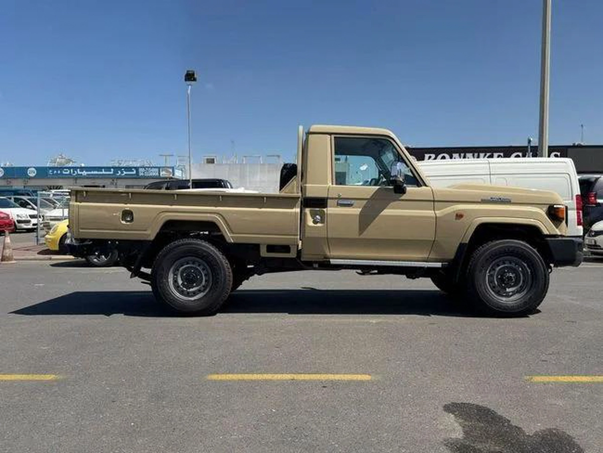 Toyota Land Cruiser Pick Up LC79 single cabina 4,0L Automatic model 2026 Basic Oman Spec-5-5