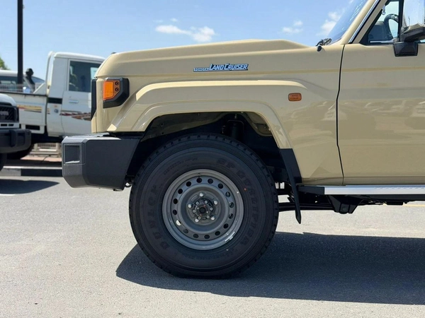 Toyota Land Cruiser Pick Up LC79 single cabina 4,0L Automatic model 2026 Basic Oman Spec