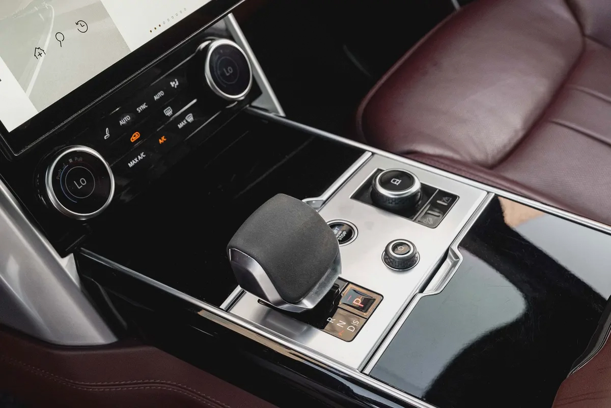 9,107 P.M | P530 | V8 | Autobiography | LR Warranty + S/Contract-9-9