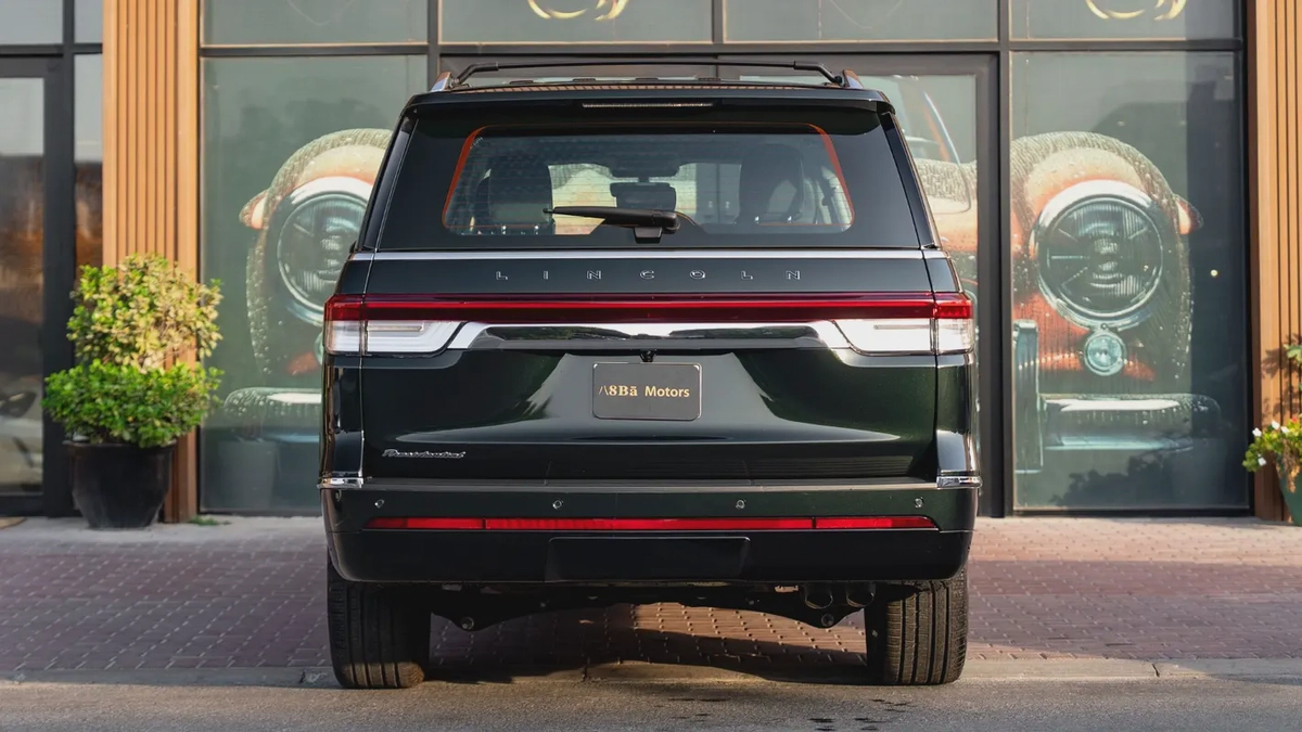 2024 Lincoln Navigator Presidential, Lincoln Warranty + Service Pack, Low Kms, 7-Seater, GCC-4-4
