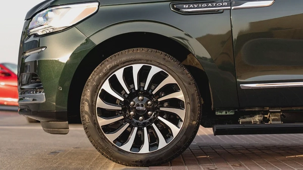 2024 Lincoln Navigator Presidential, Lincoln Warranty + Service Pack, Low Kms, 7-Seater, GCC