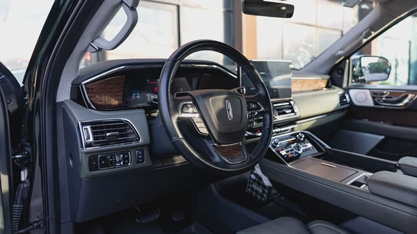 2024 Lincoln Navigator Presidential, Lincoln Warranty + Service Pack, Low Kms, 7-Seater, GCC