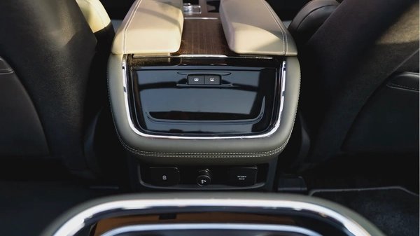 2024 Lincoln Navigator Presidential, Lincoln Warranty + Service Pack, Low Kms, 7-Seater, GCC