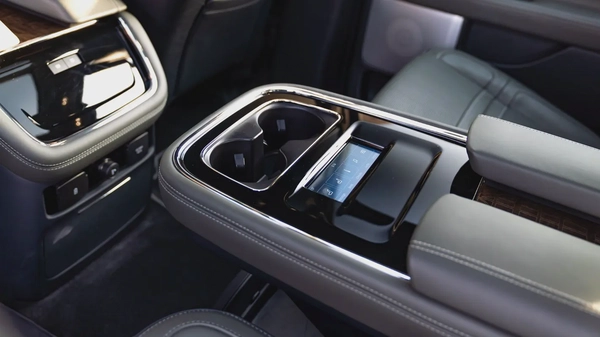 2024 Lincoln Navigator Presidential, Lincoln Warranty + Service Pack, Low Kms, 7-Seater, GCC