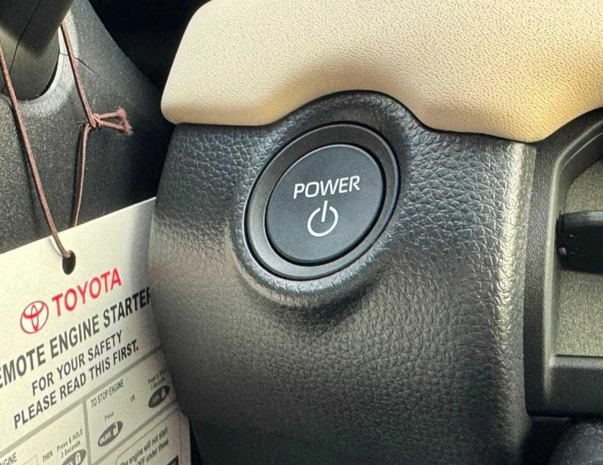 Toyota RAV4 LTD HEV HYBRID LIMITED || 2.5L V4 AWD | RADAR | PANORAMIC ROOF | AUTO PARK (CODE # R4HHS)-16-0