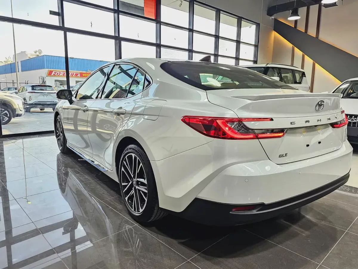 Toyota Camry GLE 2026 GCC Specs - New car 0 k-4-4