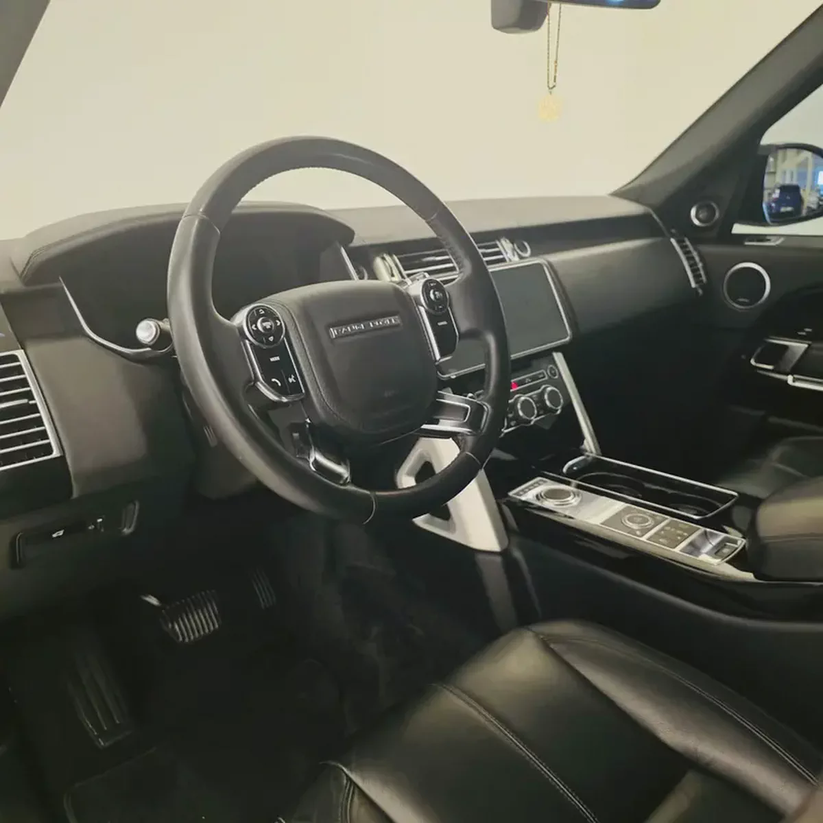 AED 1219 PM | RANGE ROVER VOGUE LE 2013 | BLACK PACK | PARTIAL AGENCY HISTORY | 1 YEAR WARRANTY| GCC-10-10