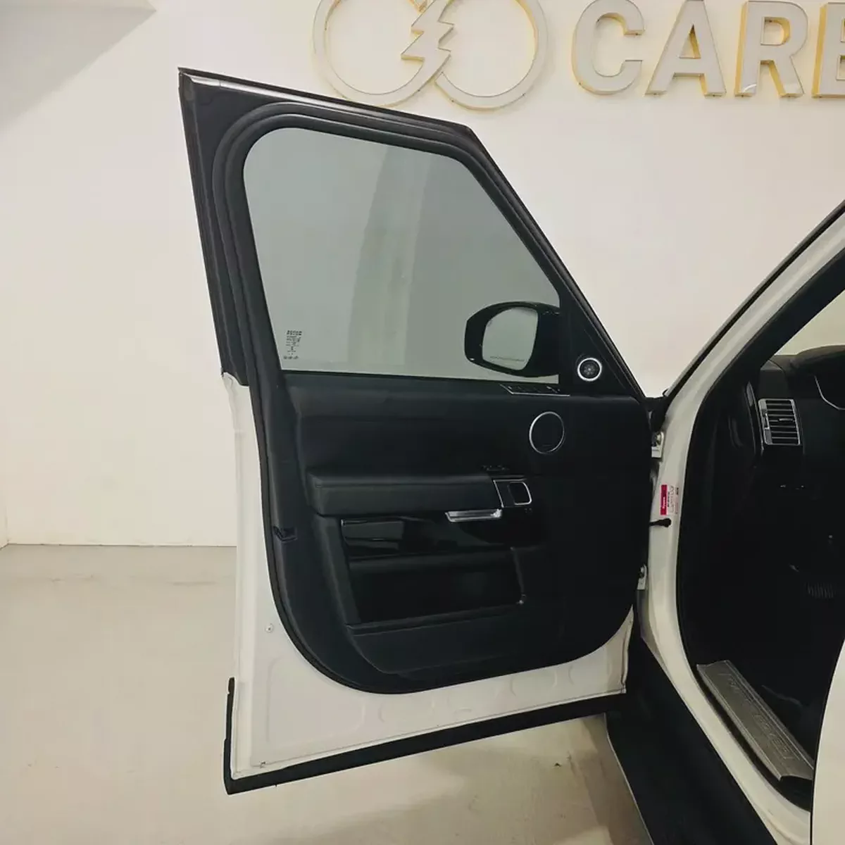 AED 1219 PM | RANGE ROVER VOGUE LE 2013 | BLACK PACK | PARTIAL AGENCY HISTORY | 1 YEAR WARRANTY| GCC-7-7