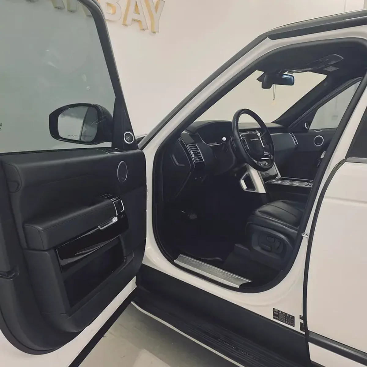 AED 1219 PM | RANGE ROVER VOGUE LE 2013 | BLACK PACK | PARTIAL AGENCY HISTORY | 1 YEAR WARRANTY| GCC-8-8