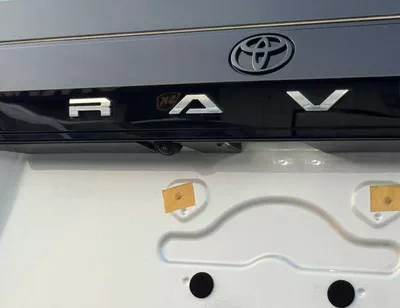 Toyota RAV4 XLE-G MID OPTION || 2.0L PETROL V4 / SUNROOF / DRIVER PWR SEAT /BIG DVD / REAR CAMERA (CODE#RVPXLEO)-5