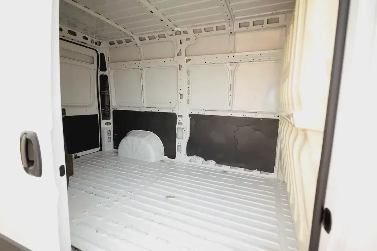 Peugeot Boxer L2H2 Delivery Van | GCC Specs | Ref#P22140-7-7