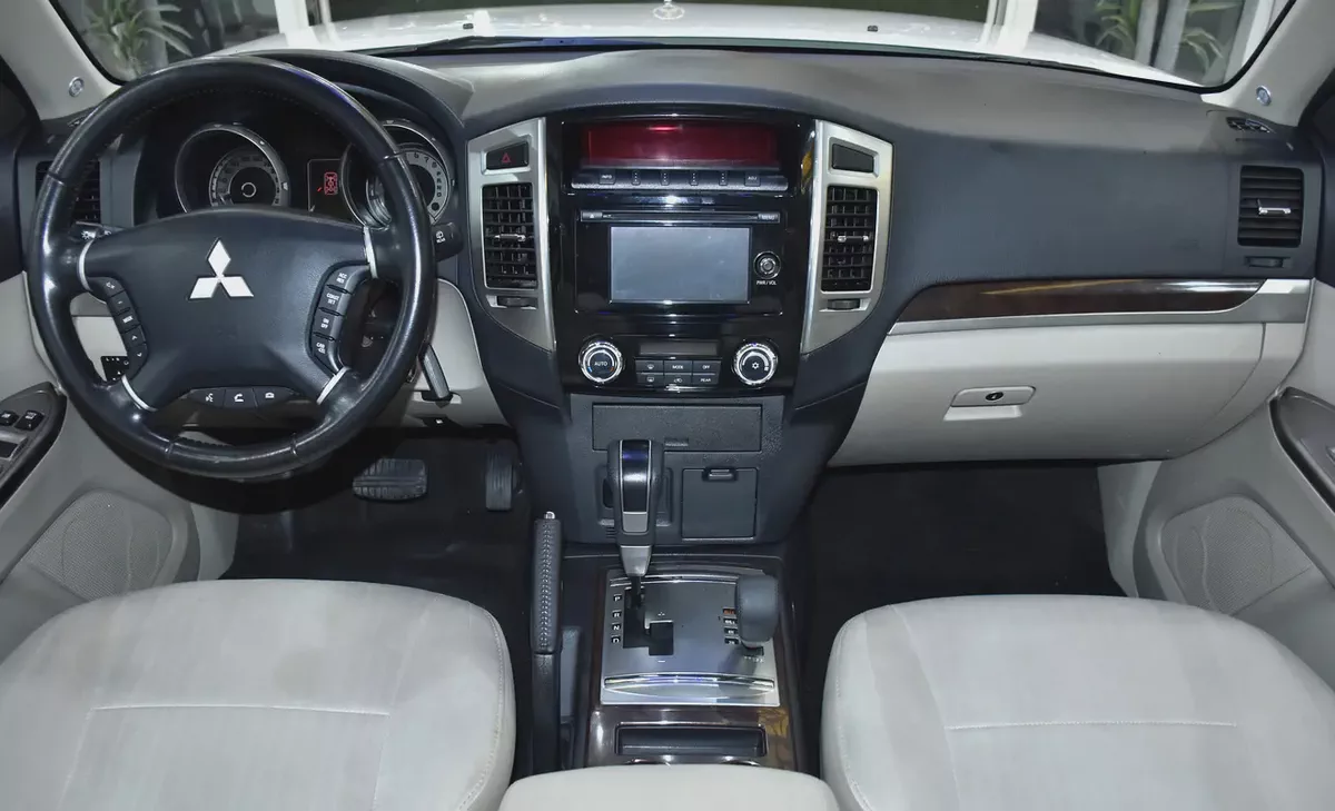 AED 971 EMi at 0% DP | Mitsubishi Pajero GLS ( 2019 Model ) in White Color GCC Specs-10-10
