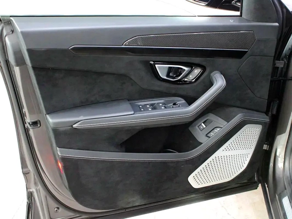 2024 - Lamborghini Urus Performante