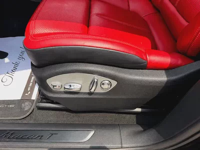 2022 Porsche Macan T-8