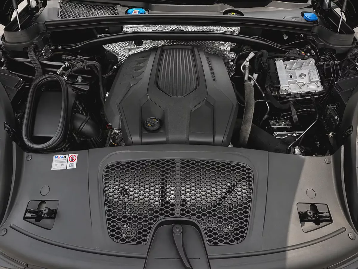 2022 Porsche Macan T-14-14