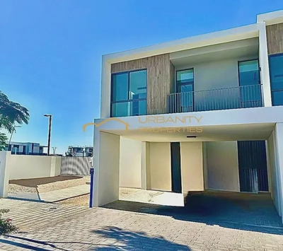 Elegant 4-Bedroom Corner Villa Orania| Prime Location | AED 200,000 Annual Rent-0