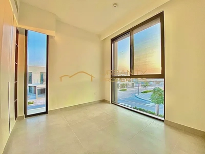 Elegant 4-Bedroom Corner Villa Orania| Prime Location | AED 200,000 Annual Rent-1