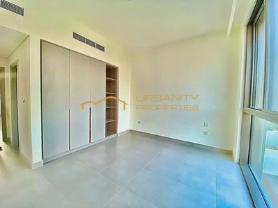 Elegant 4-Bedroom Corner Villa Orania| Prime Location | AED 200,000 Annual Rent-3