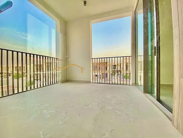 Elegant 4-Bedroom Corner Villa Orania| Prime Location | AED 200,000 Annual Rent