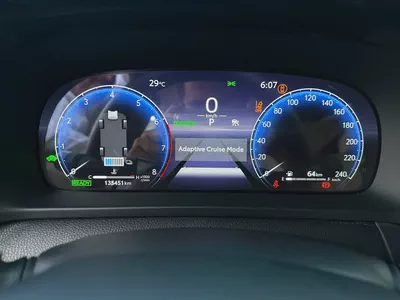 تويوتا كراون هايبرد (بلاتينيوم) ابيض / بيج 2023 (الفطيم)-13